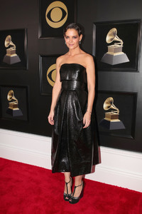 Katie+Holmes+60th+Annual+GRAMMY+Awards+Red+xU1NgNSivcox.jpg