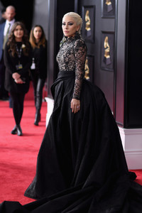 Lady+Gaga+60th+Annual+GRAMMY+Awards+Red+Carpet+2p9M8Tv7dhLx.jpg