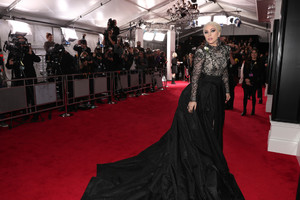 Lady+Gaga+60th+Annual+GRAMMY+Awards+Red+Carpet+YvP5iIQX7JJx.jpg