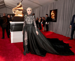 Lady+Gaga+60th+Annual+GRAMMY+Awards+Red+Carpet+n90HE5rJvjKx.jpg