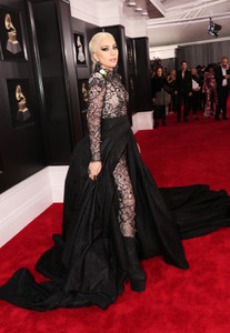 Lady+Gaga+60th+Annual+GRAMMY+Awards+Red+Carpet+oBWHaViwVD5x.jpg