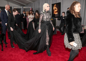 Lady+Gaga+60th+Annual+GRAMMY+Awards+Red+Carpet+wLD3uq2UB9Rx.jpg
