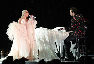 Lady+Gaga+60th+Annual+GRAMMY+Awards+Roaming+l6v7kdj5J4dx.jpg