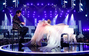 Lady+Gaga+60th+Annual+GRAMMY+Awards+Roaming+LyrKD-oIbDKx.jpg