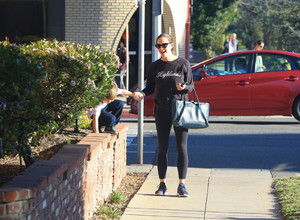 Jennifer+Garner+Jennifer+Garner+Keeps+Casual+c2_6zOhiaqIx.jpg