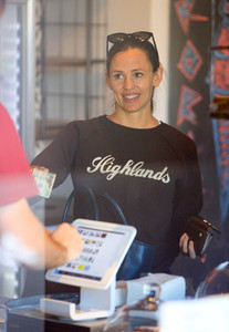 Jennifer+Garner+Jennifer+Garner+Keeps+Casual+ChBBfk-zPb-x.jpg