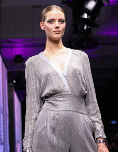 5a6f8eb11b8dd_EstherHeeschRunwayMaybellineUrbanCatwalk9E_uxKa7m1Rx.thumb.jpg.f7bd1e73bf0da95e8e74ccfa6cecd642.jpg
