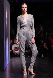 5a6f8ebab1fa7_EstherHeeschRunwayMaybellineUrbanCatwalkzL5i1sw5PpRx.thumb.jpg.3dc7462bf4a900af69824a1476a23a1a.jpg