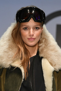 5a6f8ebd29e9f_BognerShowMBFWBerlinJanuary201882QZnjbdMi0x.thumb.jpg.aab6f477ea12feb27212c31709e80a2f.jpg