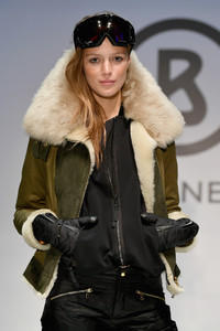 5a6f8ebf68590_BognerShowMBFWBerlinJanuary2018YFOW_STEzV4x.thumb.jpg.e2612c70624d7d59358b662367081ffe.jpg