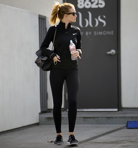 60662182_rosie-huntington-whiteley-10.jpg