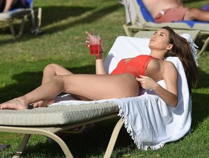 60767402_60764190_hqcelebcorner-7.jpg