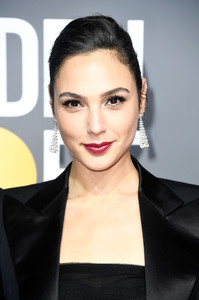 61041161_gadot0107picturepub-3.jpg