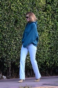 61065383_rosie-huntington-whiteley-6.thumb.jpg.034af19bde5ce9919ef2b133fe35b326.jpg