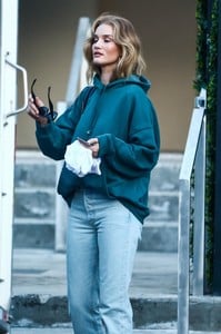 61066704_rosie-huntington-whiteley-28.thumb.jpg.e66966b6e6147d6686ebd23d96d45147.jpg