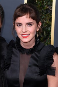 61111671_emma-watson-009.jpg