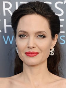 61429146_angelina-9.jpg