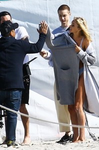 61965550_lais-ribero-josephine-skriver-and-jasmine-tookes_18012018p1_64.jpg