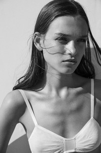 Alex-Bramall-Valeria-Visions-02-1.thumb.jpg.1b08b923f2fef8388e02c61eee95c846.jpg