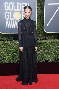 Alicia-Vikander_-2018-Golden-Globe-Awards--01.thumb.jpg.54561db8dd0ade25f9ac31bf85408f95.jpg