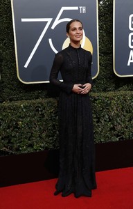 Alicia-Vikander_-2018-Golden-Globe-Awards--04.thumb.jpg.64637cc2e23b51b2e0633a745b91567f.jpg