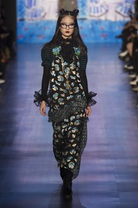 Anna-Sui-RF17-1097.thumb.jpg.7e9576bbf39d162fe86ceab2dae7bc0a.jpg