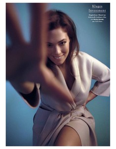 Ashley-Graham-Editorial10.thumb.jpg.ace98b2d0d6ece1e95716047eb5ea252.jpg