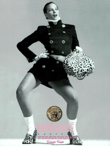 Avedon_Versace_Fall_Winter_94_95.thumb.png.6d9eacd62a96e30823f9e64e9fd7c46d.png