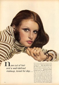 Avedon_Vogue_US_September_1st_1972_05.thumb.jpg.b7ee1ffe46837ae90c7384bc6ed4c3f1.jpg