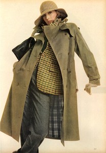 Avedon_Vogue_US_September_1st_1972_13.thumb.jpg.a33fe8dab559c733a4e5a247b39c23dd.jpg