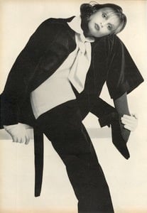 Avedon_Vogue_US_September_1st_1972_14.thumb.jpg.f14b82346d6775a7a729313794731d1a.jpg