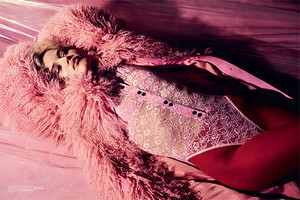 Georgia-May-Jagger-by-Liz-Collins-for-Vogue-Turkey-December-2017-6.thumb.jpg.552cb09042ab513a2267bb077c7b0881.jpg