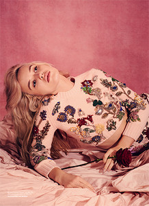 Georgia-May-Jagger-by-Liz-Collins-for-Vogue-Turkey-December-2017-7.thumb.jpg.84854bda348bac9f7dc97e5b5eeaeac6.jpg