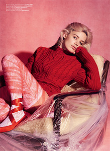 Georgia-May-Jagger-by-Liz-Collins-for-Vogue-Turkey-December-2017-9.thumb.jpg.489b4ff6673de981a821d1af4c4dc0d5.jpg