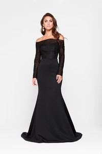 Gina-Black4.jpg