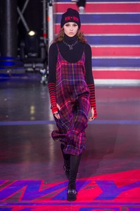 Hilfiger-RF17-8005.thumb.jpg.d9a65729afc486c05467db77a4e44cd0.jpg