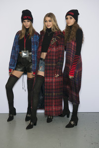 Hilfiger-bks-V-RF17-3145.thumb.jpg.ab8bcaf2bab49f55926dc30fefebe1dd.jpg