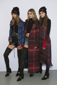 Hilfiger-bks-V-RF17-3150.thumb.jpg.e455ff68ba74eb4a3647e1e6ce70a9d7.jpg