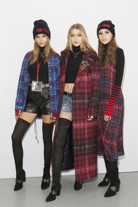 Hilfiger-bks-Z-RF17-9171.thumb.jpg.d98e60951556f815787a2dbe3b484fb9.jpg