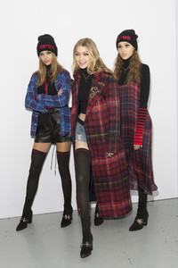 Hilfiger-bks-Z-RF17-9174.thumb.jpg.ea4dc2bf83d0552d6eaf5e63bc902c52.jpg