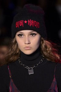 Hilfiger-clp-RF17-2504.thumb.jpg.b153ce05bb45f2b3316cdf68b6c399c2.jpg