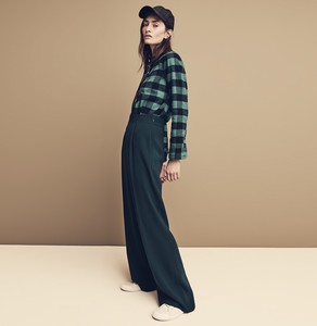 J-Crew-December-2017-Outfit-Ideas05.thumb.jpg.37473d54af55937992fc03278663d2b6.jpg