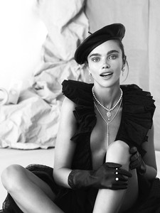 Jena-Goldsack-Fashion-Editorial05.thumb.jpg.89ddf1ee33a41a0dd7352e455ac4f4c8.jpg