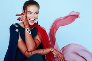 Jena-Goldsack-Fashion-Editorial06.thumb.jpg.ba39a6098dbf96a8f4b4e37b034226e6.jpg