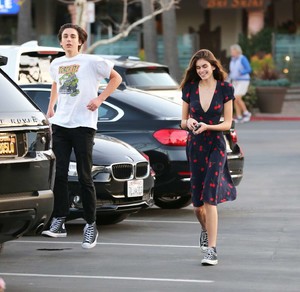 Kaia-Gerber-out-in-LA--05.thumb.jpg.eee9cd5dbb238e6807b71d0e67ee410d.jpg