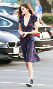 Kaia-Gerber-out-in-LA--08.thumb.jpg.74df28a9aa180d600294cc47400438be.jpg