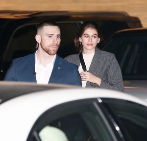Kaia-Gerber_-Out-for-dinner-at-Nobu--03.thumb.jpg.41da1d2cfce45297ec66a41fae92a07e.jpg