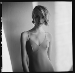 Katharina-by-Sebastian-Hilgetag-Yashica-MAT124G-on-Fuji-Acros-02.thumb.jpg.588a1bd83bd6ac86516427a372cbe4dd.jpg