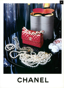 Lagerfeld_Chanel_Cruise_96_97_02.thumb.png.12d72a0665083240b35826d1b7a9bb24.png
