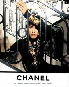 Lagerfeld_Chanel_Fall_Winter_90_91_02.thumb.png.6106eeeea25d56016de91879d86d0e13.png